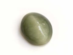 Quartz Cats Eye Lahsuniya 5.48 Carat top view gray cabochon
