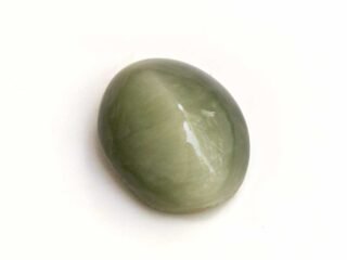 Quartz Cats Eye Lahsuniya 5.48 Carat top view gray cabochon