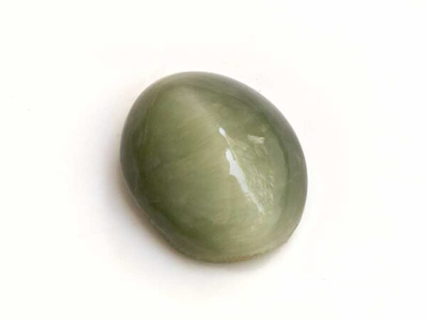 Quartz Cats Eye Lahsuniya 5.48 Carat top view gray cabochon