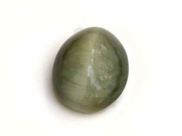 Quartz Cats Eye Lahsuniya 5.48 Carat side view gray cabochon