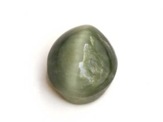 Quartz Cats Eye Lahsuniya 6.20 Carat top view gray cabochon