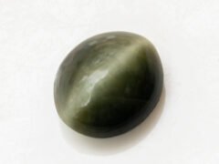 Quartz Cat's Eye Lahsuniya 6.32 carat side view cabochon depth