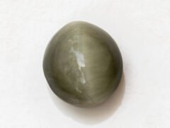Quartz Cat's Eye Lahsuniya 6.44 carat top view gray cabochon
