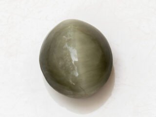 Quartz Cat's Eye Lahsuniya 6.44 carat top view gray cabochon