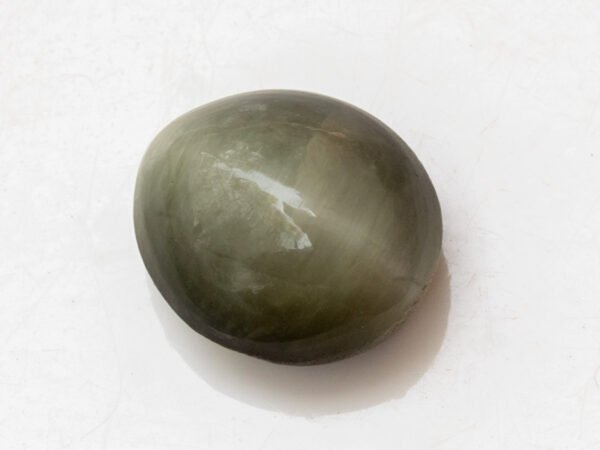 Quartz Cat's Eye Lahsuniya 6.44 carat side view cabochon depth