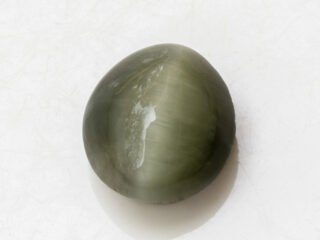 Quartz Cat's Eye Lahsuniya 6.79 carat top view gray cabochon