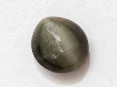 Quartz Cat's Eye Lahsuniya 6.79 carat side view cabochon depth