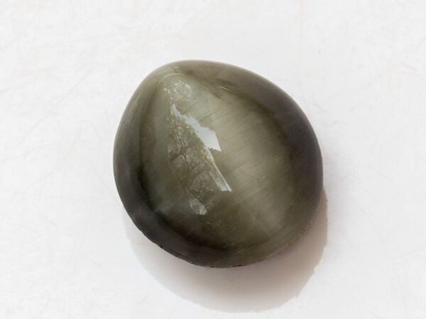 Quartz Cat's Eye Lahsuniya 6.79 carat side view cabochon depth