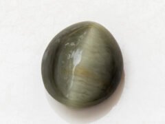 Quartz Cat's Eye Lahsuniya 6.85 carat side view cabochon depth