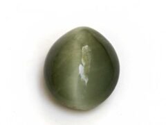 Quartz Cats Eye Lahsuniya 6.90 Carat top view gray cabochon