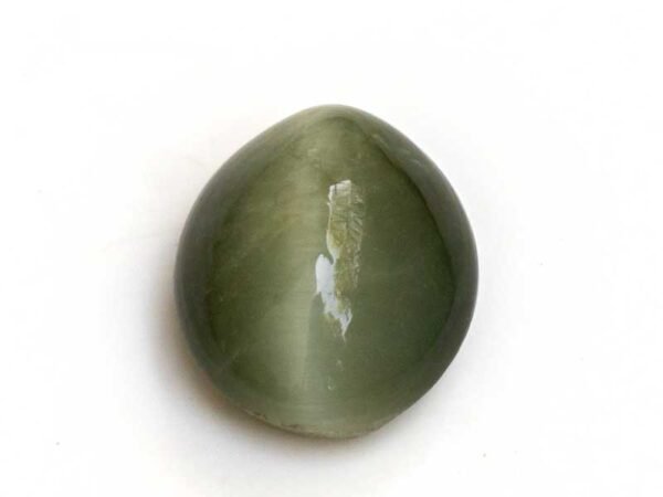 Quartz Cats Eye Lahsuniya 6.90 Carat top view gray cabochon