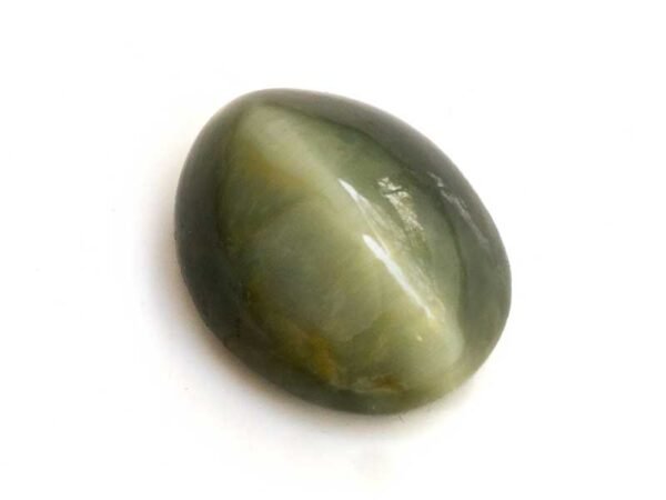 Quartz Cats Eye Lahsuniya 7.39 Carat side view gray cabochon