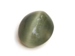 Quartz Cats Eye Lahsuniya 8.14 Carat side view gray cabochon