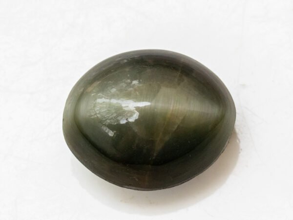 Quartz Cat's Eye Lahsuniya 8.45 carat side view cabochon depth