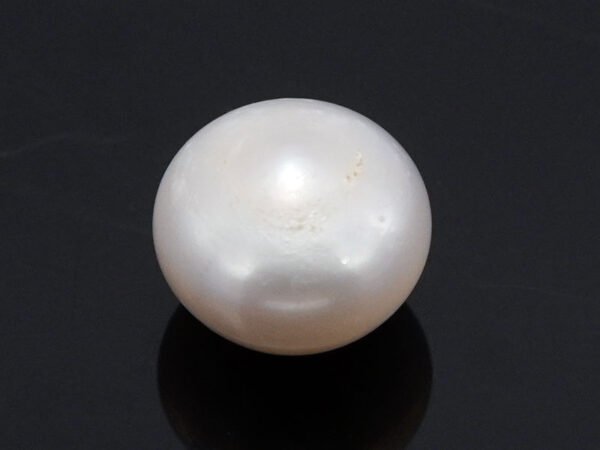 Cultured Pearl Moti 4.69 carat back view rounded surface