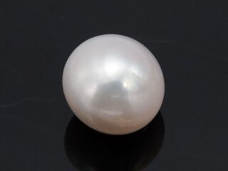 Cultured Pearl Moti 4.69 carat top view creamish white round shape