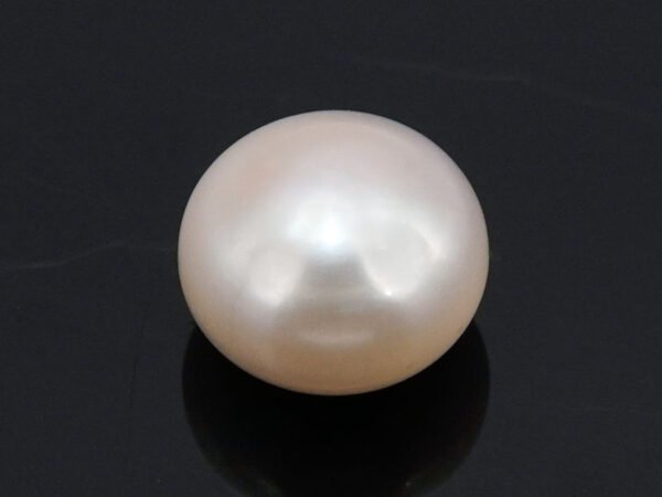 Cultured Pearl Moti 4.80 carat back view rounded surface