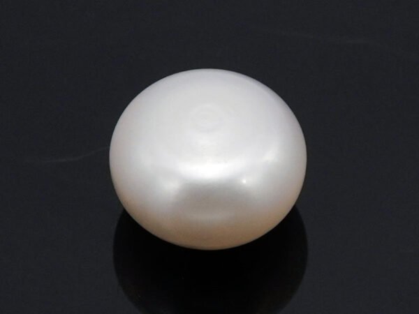 Cultured Pearl Moti 4.80 carat top view creamish white round shape