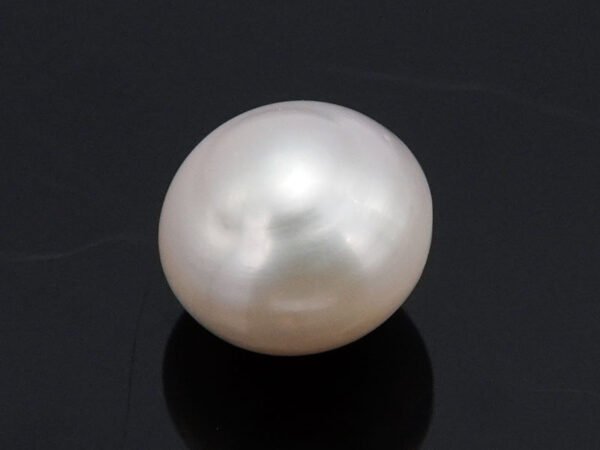 Cultured Pearl Moti 4.95 carat back view rounded surface