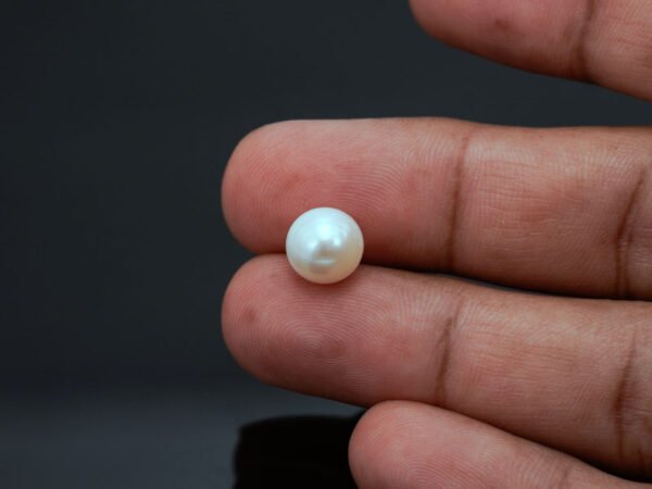 Cultured Pearl Moti 4.95 carat in-hand actual size