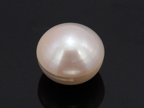 Cultured Pearl Moti 5.14 carat top view creamish white round shape