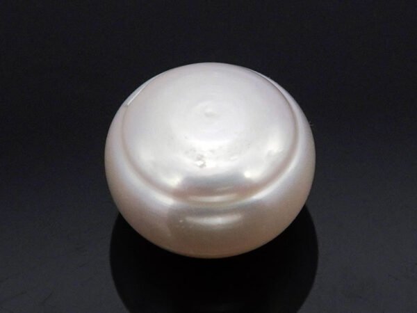 Cultured Pearl Moti 5.20 carat back view rounded surface