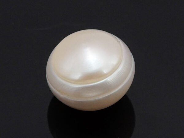 Cultured Pearl Moti 5.52 carat back view rounded surface