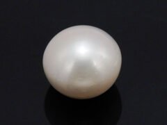Cultured Pearl Moti 5.55 carat top view creamish white round shape