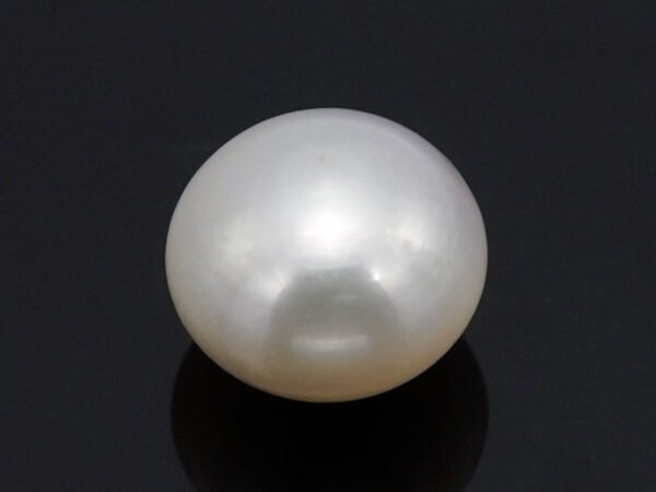 Cultured Pearl Moti 5.61 carat back view rounded surface