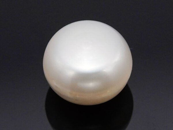 Cultured Pearl Moti 5.72 carat back view rounded surface
