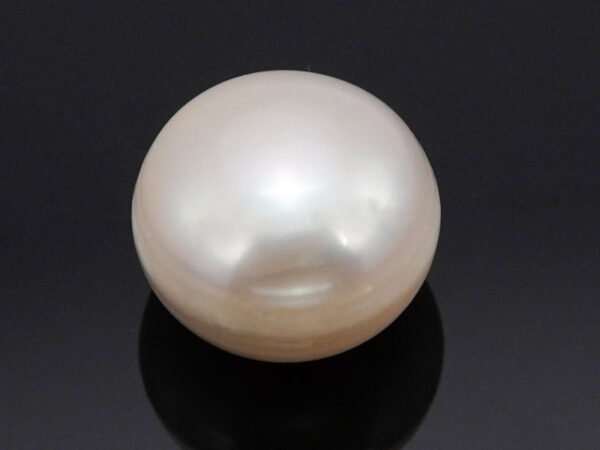 Cultured Pearl Moti 5.72 carat top view creamish white round shape