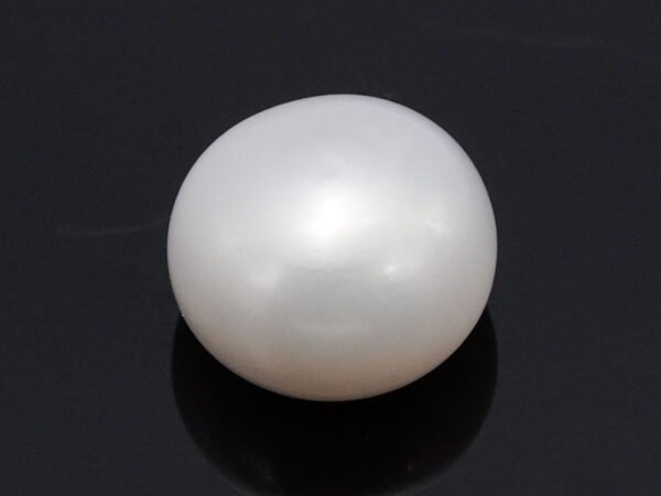 Cultured Pearl Moti 5.83 carat top view creamish white round shape