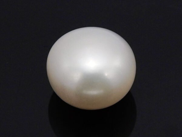 Cultured Pearl Moti 5.95 carat back view rounded surface