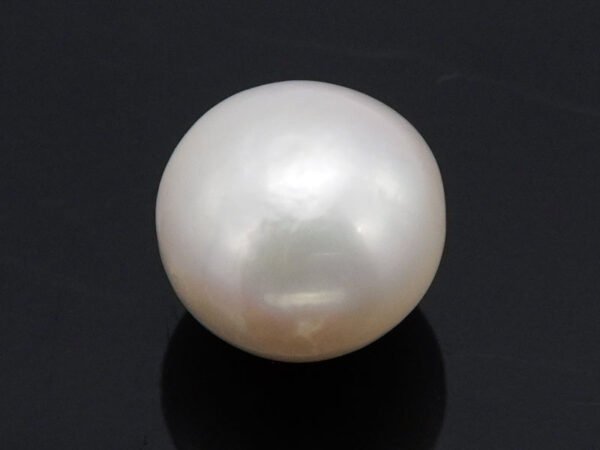 Cultured Pearl Moti 6.09 carat top view creamish white round shape