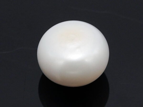 Cultured Pearl Moti 6.18 carat back view rounded surface