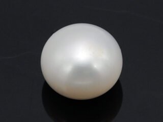 Cultured Pearl Moti 6.18 carat top view creamish white round shape