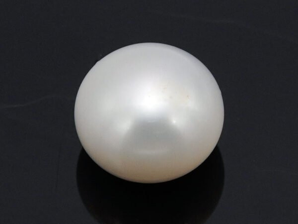 Cultured Pearl Moti 6.18 carat top view creamish white round shape