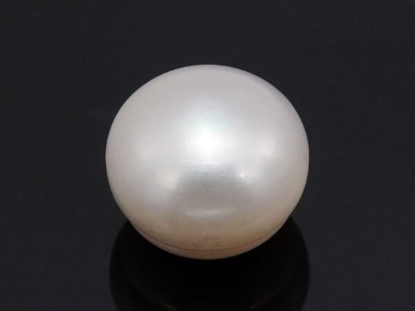 Cultured Pearl Moti 6.24 carat top view creamish white round shape
