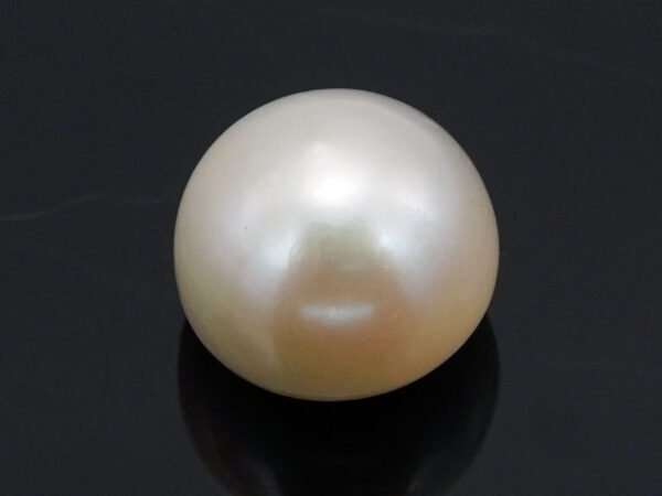 Cultured Pearl Moti 6.25 carat top view creamish white round shape