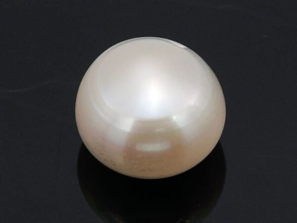 Cultured Pearl Moti 6.35 carat top view creamish white round shape