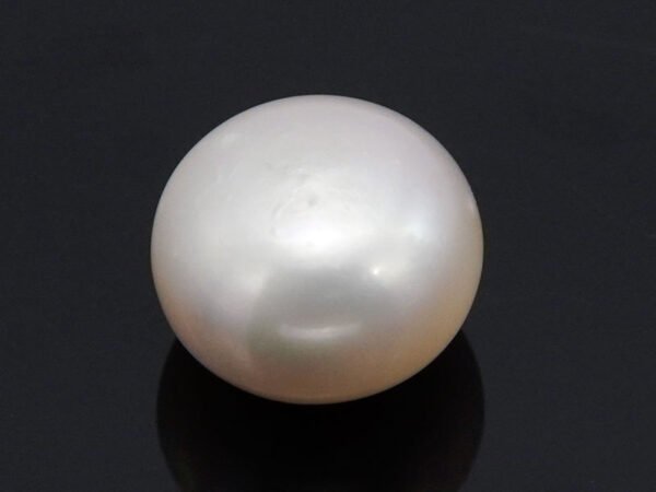 Cultured Pearl Moti 6.39 carat back view rounded surface