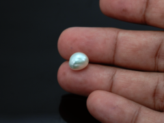 Keshi Pearl Moti 4.05 carat in-hand actual size baroque shape