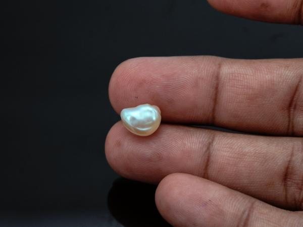 Keshi Pearl Moti 4.46 carat in-hand actual size baroque shape