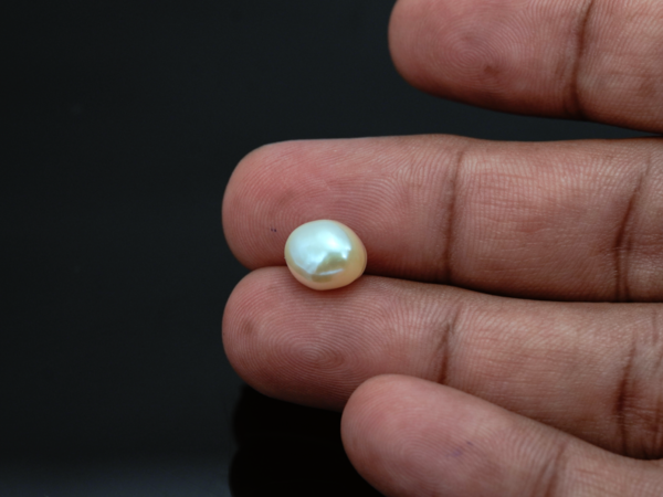 Keshi Pearl Moti 4.71 carat in-hand actual size baroque shape