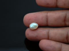 Keshi Pearl Moti 4.76 carat in-hand actual size baroque shape