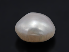 Keshi Pearl Moti 4.94 carat top view creamish white baroque shape