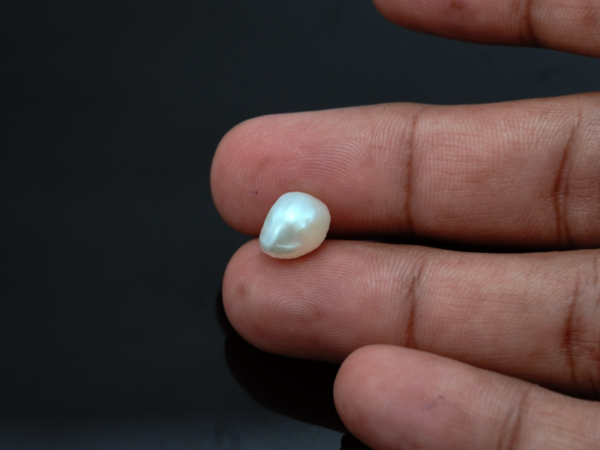 Keshi Pearl Moti 4.94 carat in-hand actual size baroque shape