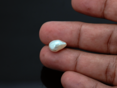 Keshi Pearl Moti 4.94 carat in-hand actual size baroque shape