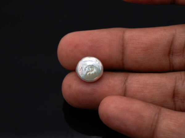 Keshi Pearl Moti 4.73 carat in hand actual size reference