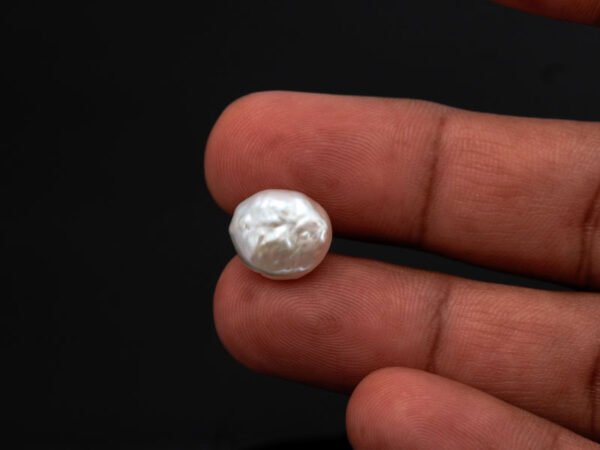 Keshi Pearl Moti 5.30 carat in hand actual size reference